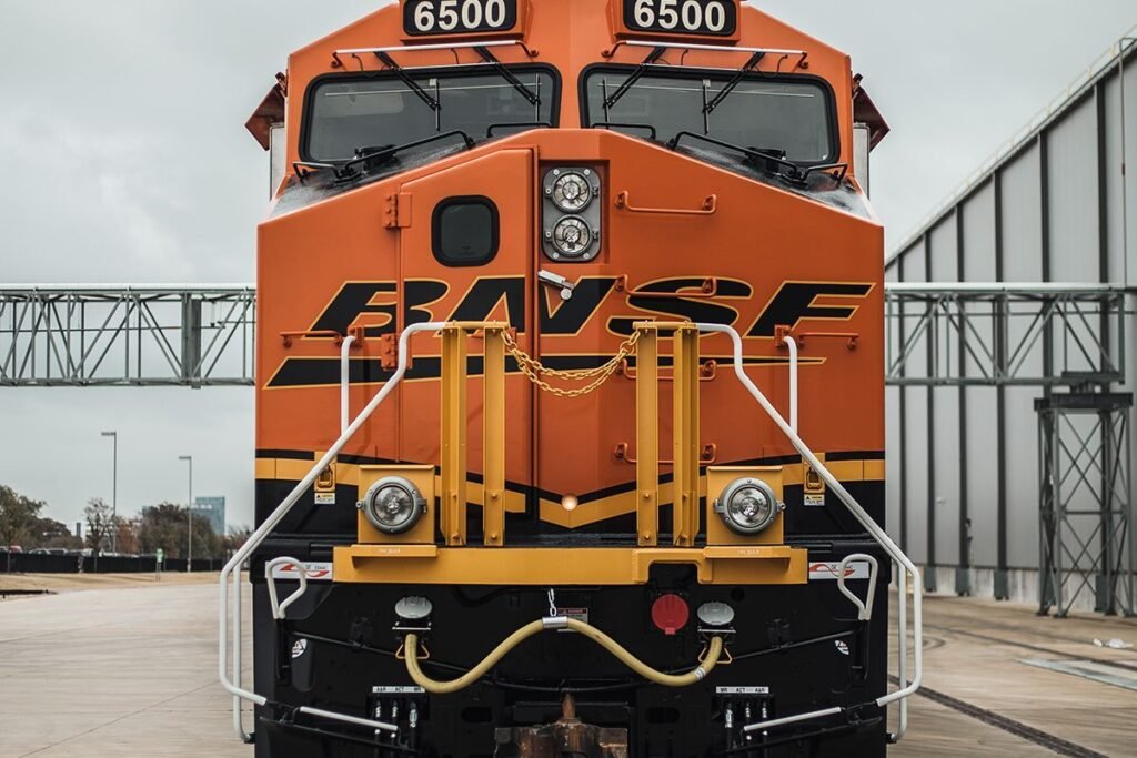 Angajații TCU din Fort Worth au ratificat noul acord de muncă cu BNSF Railway