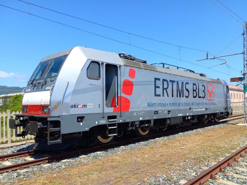 Akiem modernizează 125 de locomotive Traxx cu ETCS Baseline 3.6.0 pentru interoperabilitate completă pe coridoarele feroviare europene