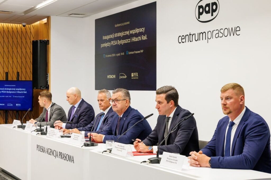 Hitachi Rail și PESA Bydgoszcz lansează un parteneriat strategic pentru dezvoltarea trenurilor de mare viteză și a tehnologiilor feroviare avansate în Polonia