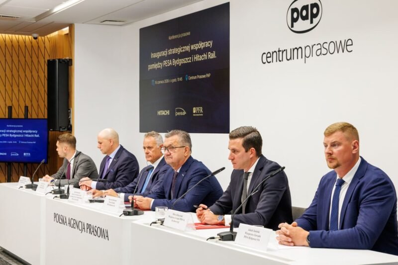 Hitachi Rail și PESA Bydgoszcz lansează un parteneriat strategic pentru dezvoltarea trenurilor de mare viteză și a tehnologiilor feroviare avansate în Polonia