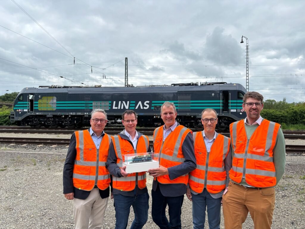 Lineas introduce locomotivele hibride EURO9000 pentru fluxurile strategice Novelis din Germania, reducând emisiile și crescând flexibilitatea operațională