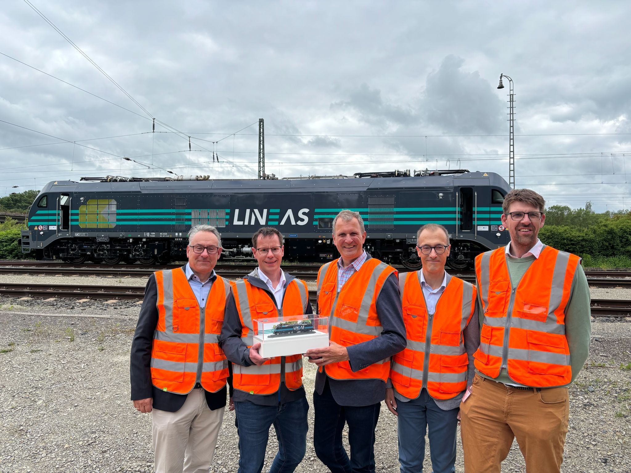 Lineas introduce locomotivele hibride EURO9000 pentru fluxurile strategice Novelis din Germania, reducând emisiile și crescând flexibilitatea operațională