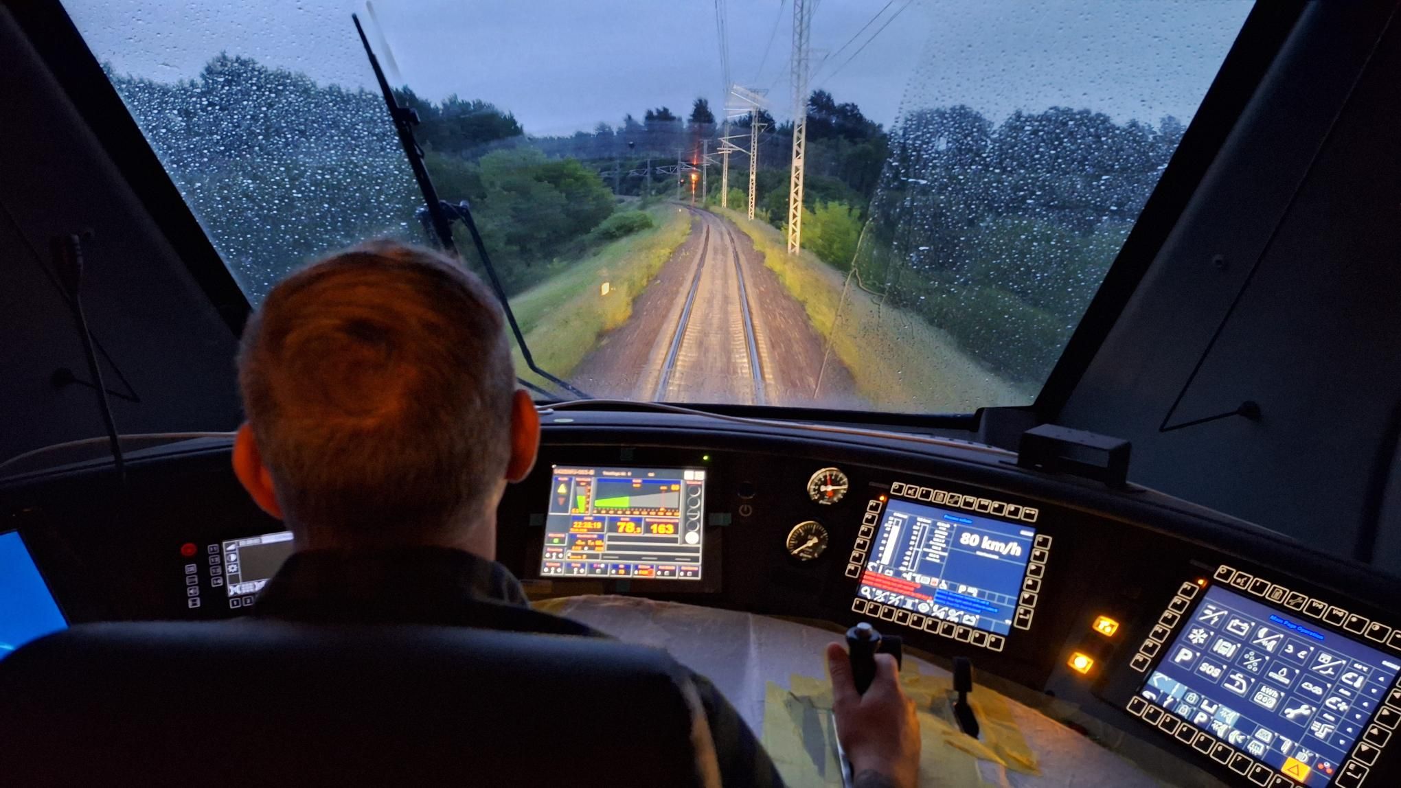 LTG Infra finalizează cu succes testele rețelei de contact electrificate până la Radviliškis: primul tren electric Stadler a ajuns în „capitala feroviară” a Lituaniei