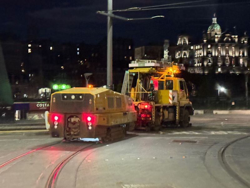 Vossloh Rail Services documentează o operațiune specială de șlefuire în Edinburgh, unde tehnologia HSG‑city optimizează infrastructura tramvaiului urban