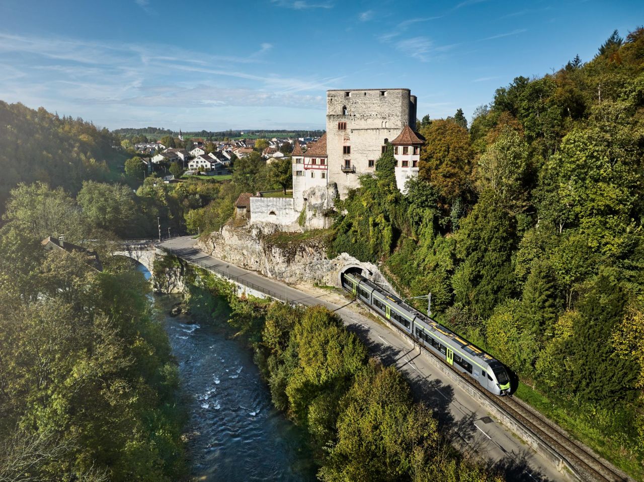 BLS inaugurează noua linie IR56 dintre Biel și Basel, un proiect care aduce conexiuni mai rapide și experiențe noi pentru călători