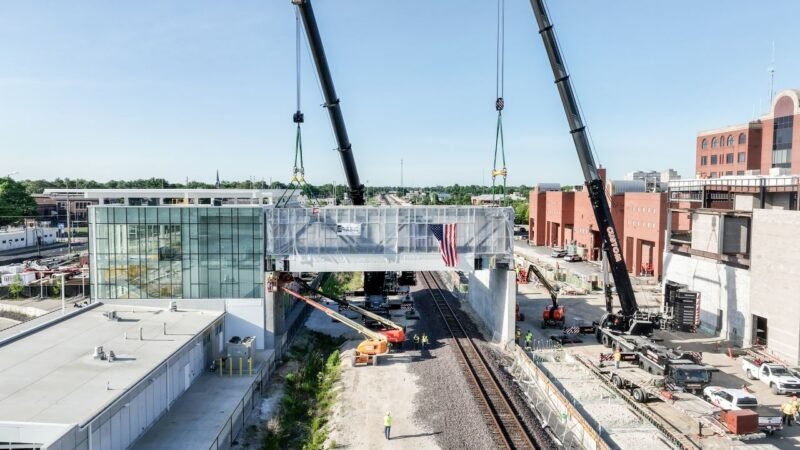 Un nou pasaj pietonal peste liniile Norfolk Southern îmbunătățește siguranța și accesul în Springfield, Illinois