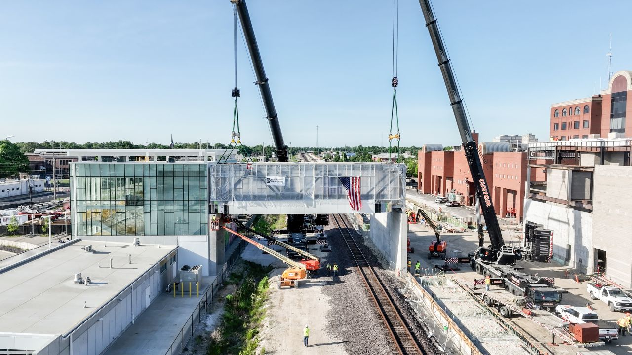 Un nou pasaj pietonal peste liniile Norfolk Southern îmbunătățește siguranța și accesul în Springfield, Illinois
