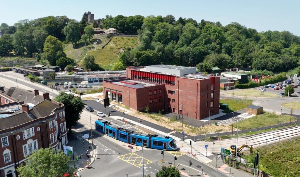 Tramvaiele revin în Dudley după aproape un secol, odată cu începerea testelor pe noua extensie West Midlands Metro