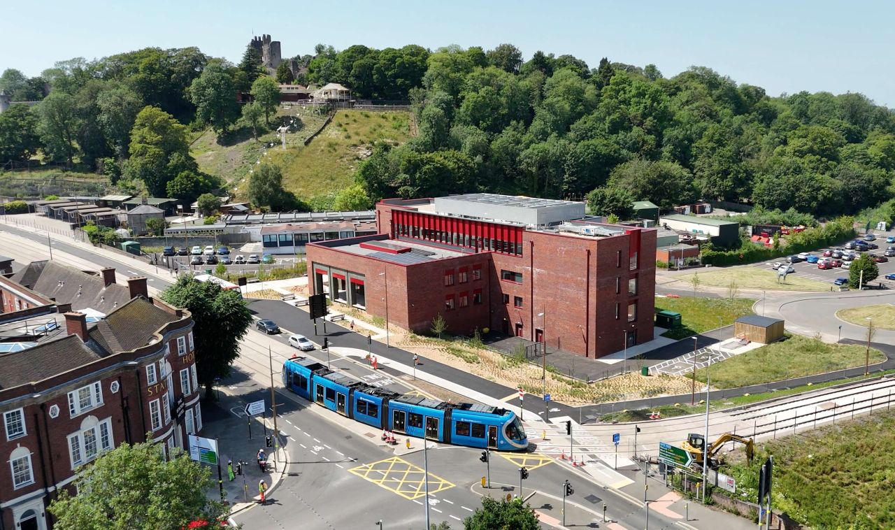 Tramvaiele revin în Dudley după aproape un secol, odată cu începerea testelor pe noua extensie West Midlands Metro