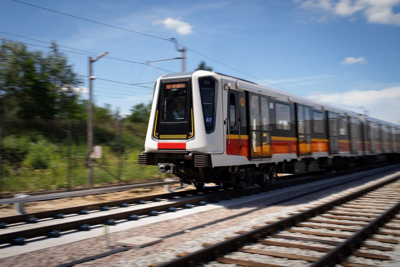 Testele metroului M2 avansează pe Bemowo, iar proiectul pentru extinderea traseului către Ursus intră în etapa de evaluare a ofertelor
