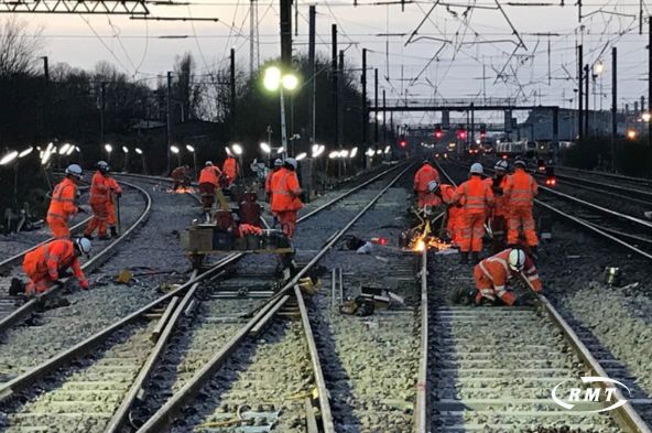 Sindicatul RMT și TUC cer intervenția urgentă a guvernului britanic pentru salvarea locurilor de muncă feroviare amenințate la depourile Balfour Beatty din Crewe și Preston