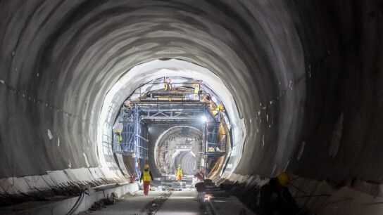 Noua linie feroviară Divača–Koper crește capacitatea și sustenabilitatea transportului feroviar sloven, eliminând principalul blocaj de pe coridorul TEN‑T