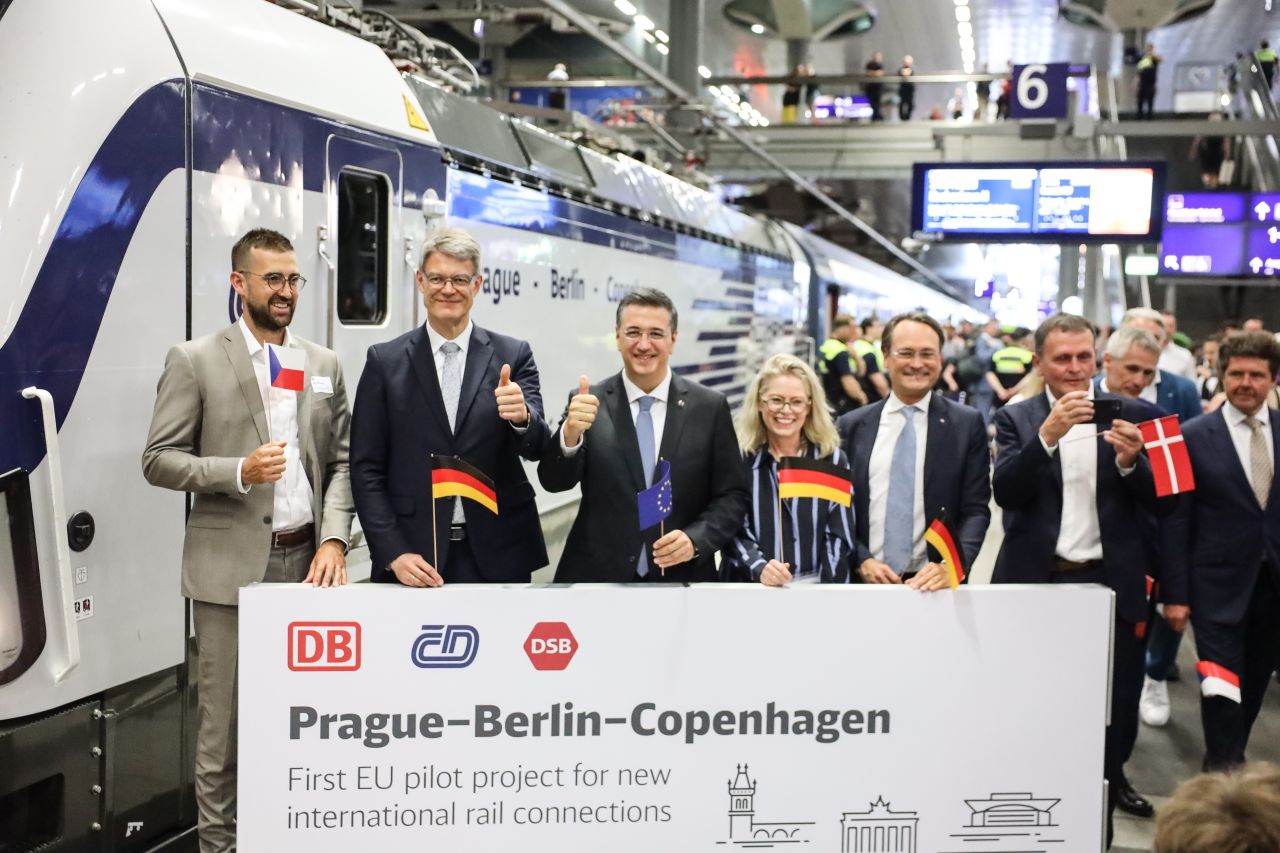 Comisia Europeană salută lansarea serviciului feroviar direct Praga–Berlin–Copenhaga, un nou pas pentru conectivitatea transfrontalieră din Europa