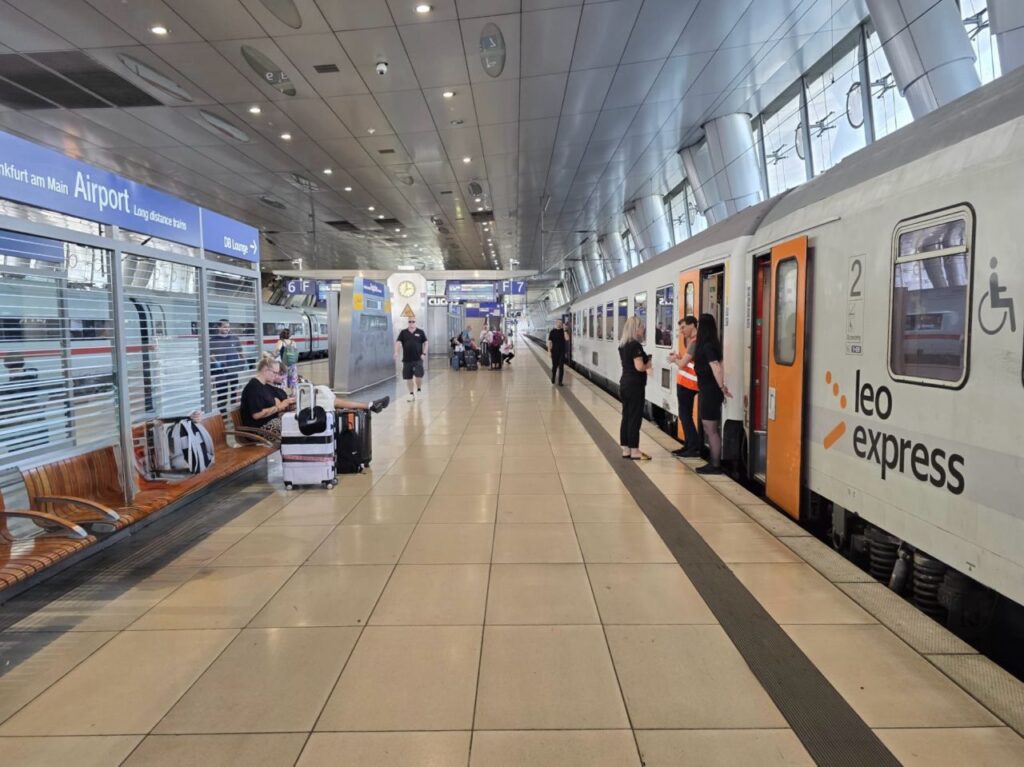 Leo Express lansează noua rută internațională Frankfurt–Dresda–Praga–Przemyśl, primul tren ajungând deja la Aeroportul Frankfurt
