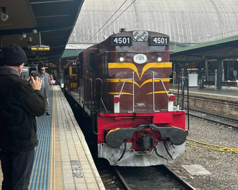 Peste 630 de pasageri au călătorit cu Hydro Express, experiența feroviară istorică ce leagă Sydney de Blue Mountains și susține turismul regional din New South Wales