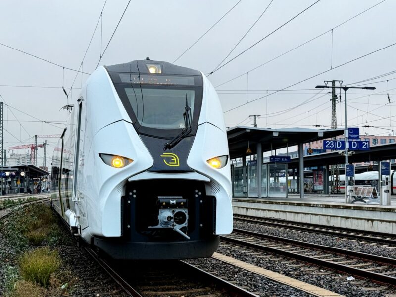 S‑Bahn Hannover introduce rapid trei trenuri Mireo Smart printr‑un nou contract cu Smart Train Lease, marcând un pas înainte pentru flexibilitatea operării feroviare