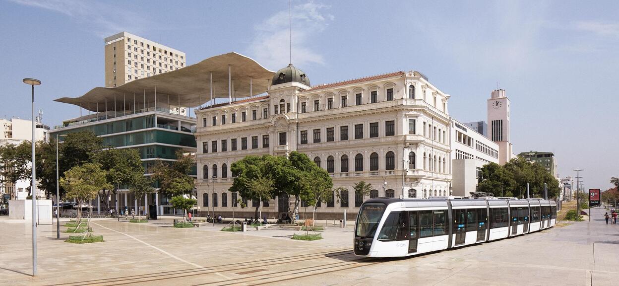 Tramvaiul VLT Carioca din Rio de Janeiro marchează 10 ani de operare cu peste 180 de milioane de pasageri și un model unic de mobilitate urbană sustenabilă