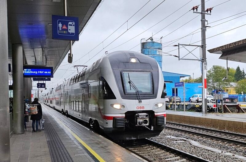 ÖBB introduce trenurile etajate Stadler KISS 200 pe ruta Salzburg–Villach începând cu 14 iunie, oferind mai mult confort, capacitate și panoramă alpină