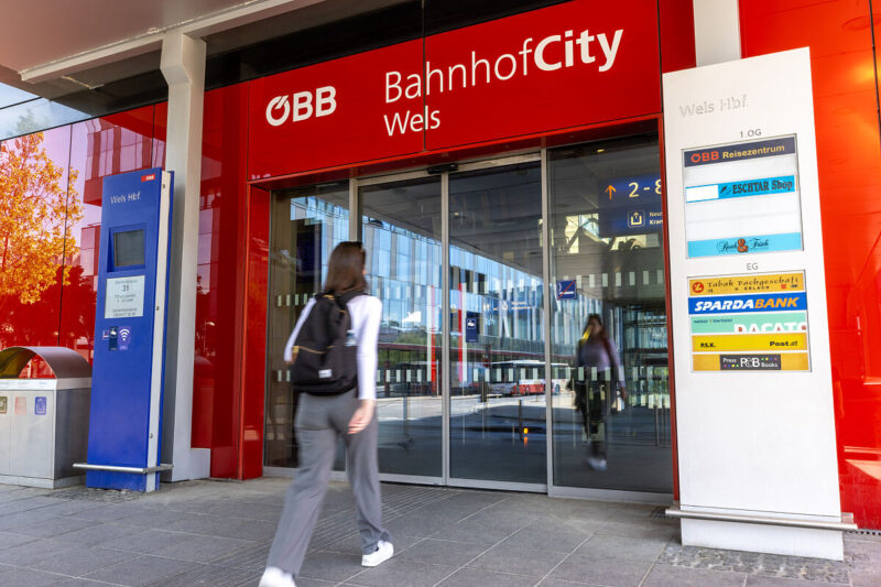 ÖBB extinde marca „BahnhofCity” în Linz, Wels și Innsbruck, transformând gările în huburi urbane moderne pentru mobilitate și servicii