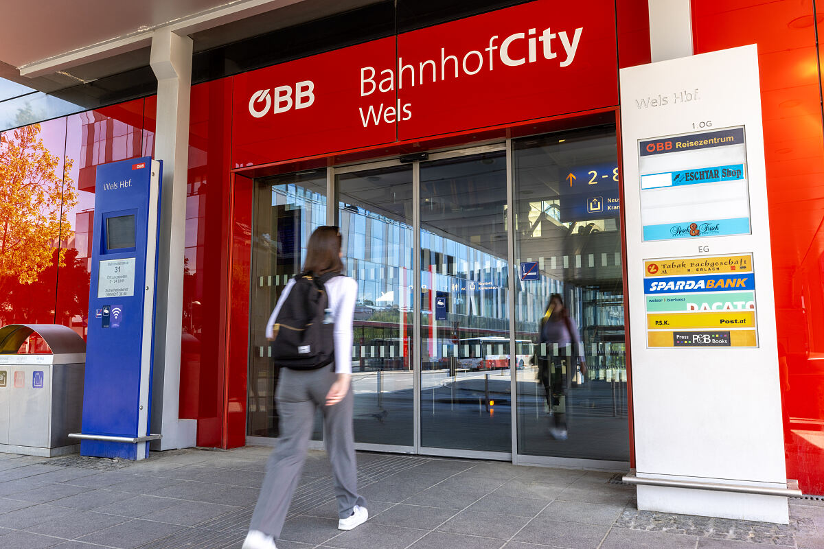 ÖBB extinde marca „BahnhofCity” în Linz, Wels și Innsbruck, transformând gările în huburi urbane moderne pentru mobilitate și servicii