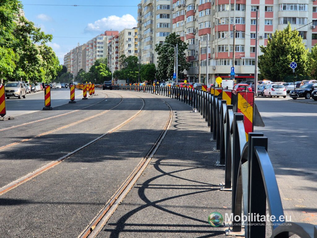 Lot 9 modernizare linii tramvai - După eșecul liniei 5 se montează garduri pe Bulevardul Chișinău. Asfalt, rețea de contact și finisaje pe acest tronson