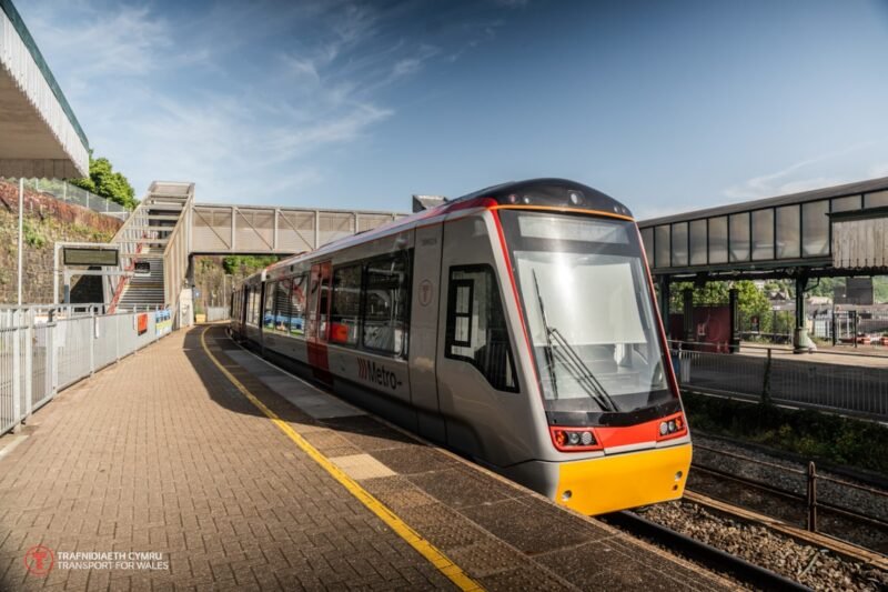 Transport for Wales intră în etapa finală pentru introducerea tram‑trenurilor pe ruta Pontypridd – Cardiff Bay în vara 2026