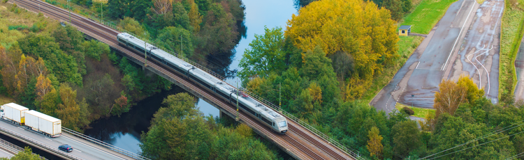 Suedia aprobă Planul Național de Transport 2026–2037 ce include investiții de peste 1.260 miliarde coroane pentru infrastructura rutieră și feroviară