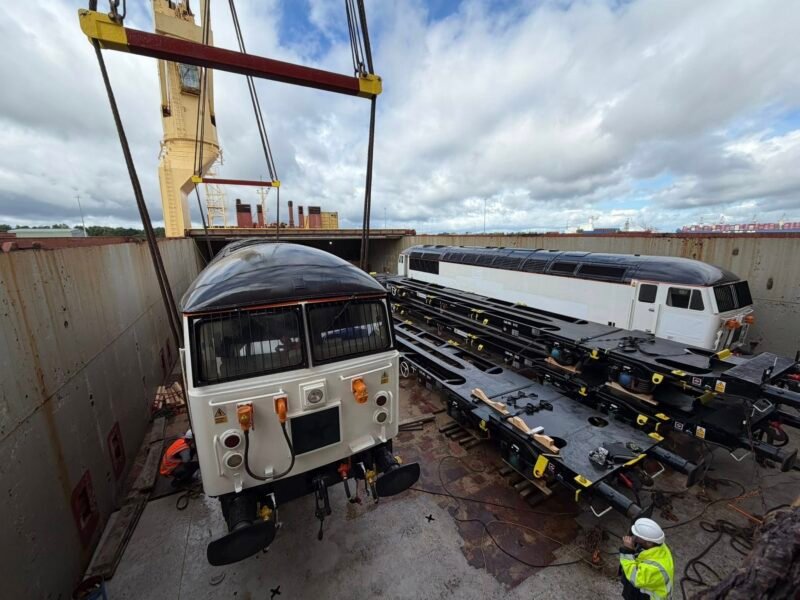 ROMIC Group finalizează exportul locomotivelor 56094 și 56302 și al 20 de vagoane intermodale FSA, după un proiect început în 2026