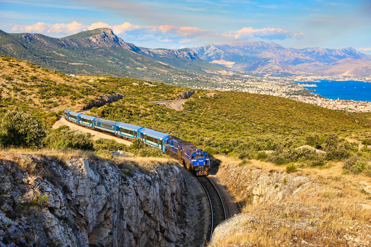 Trenul de noapte Adria InterCity revine în 2026 cu legătura directă Budapesta–Split, în ciuda problemelor de material rulant