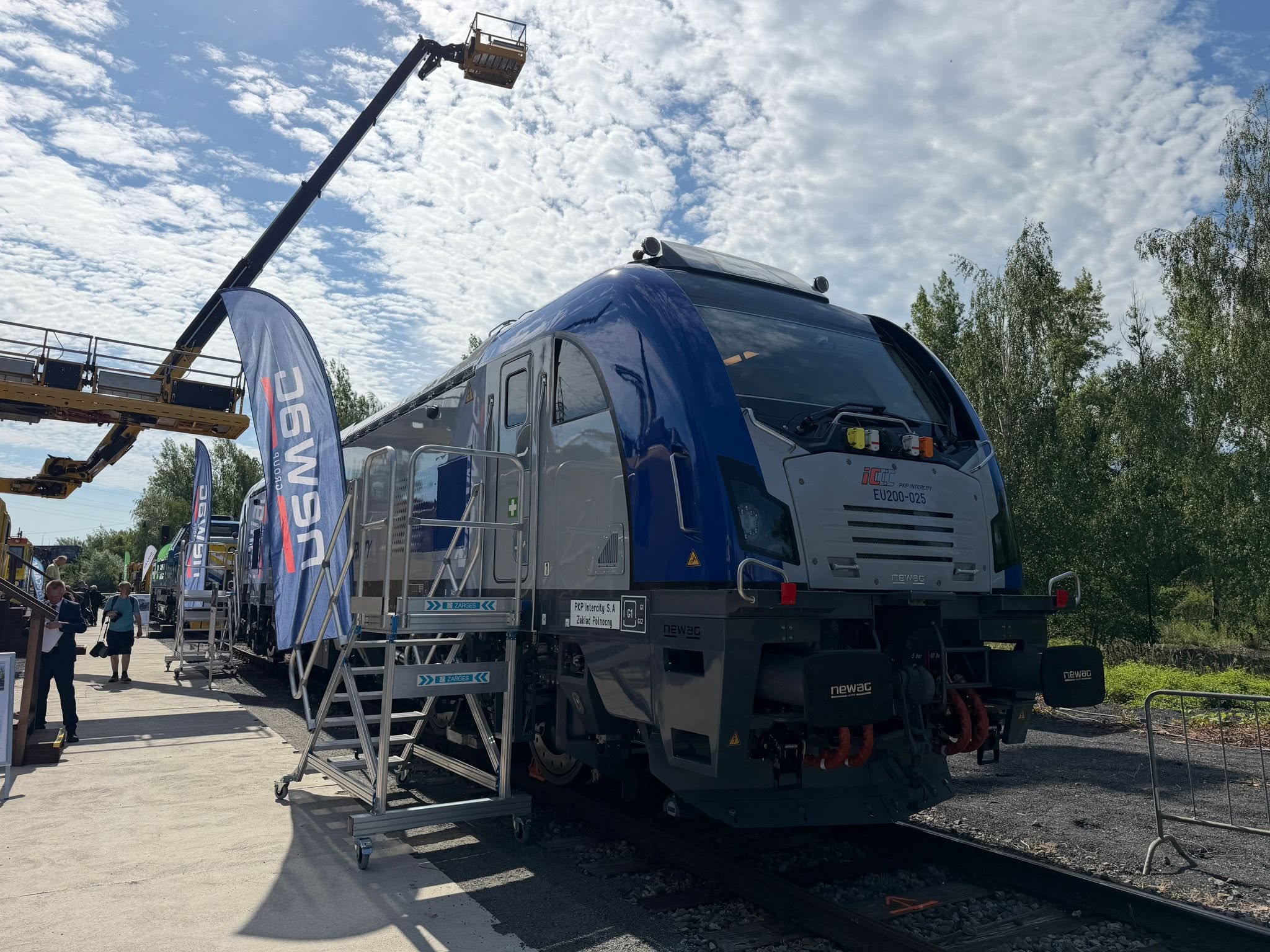 NEWAG își prezintă locomotiva E4MSUa la Rail Business Days 2026, în Ostrava