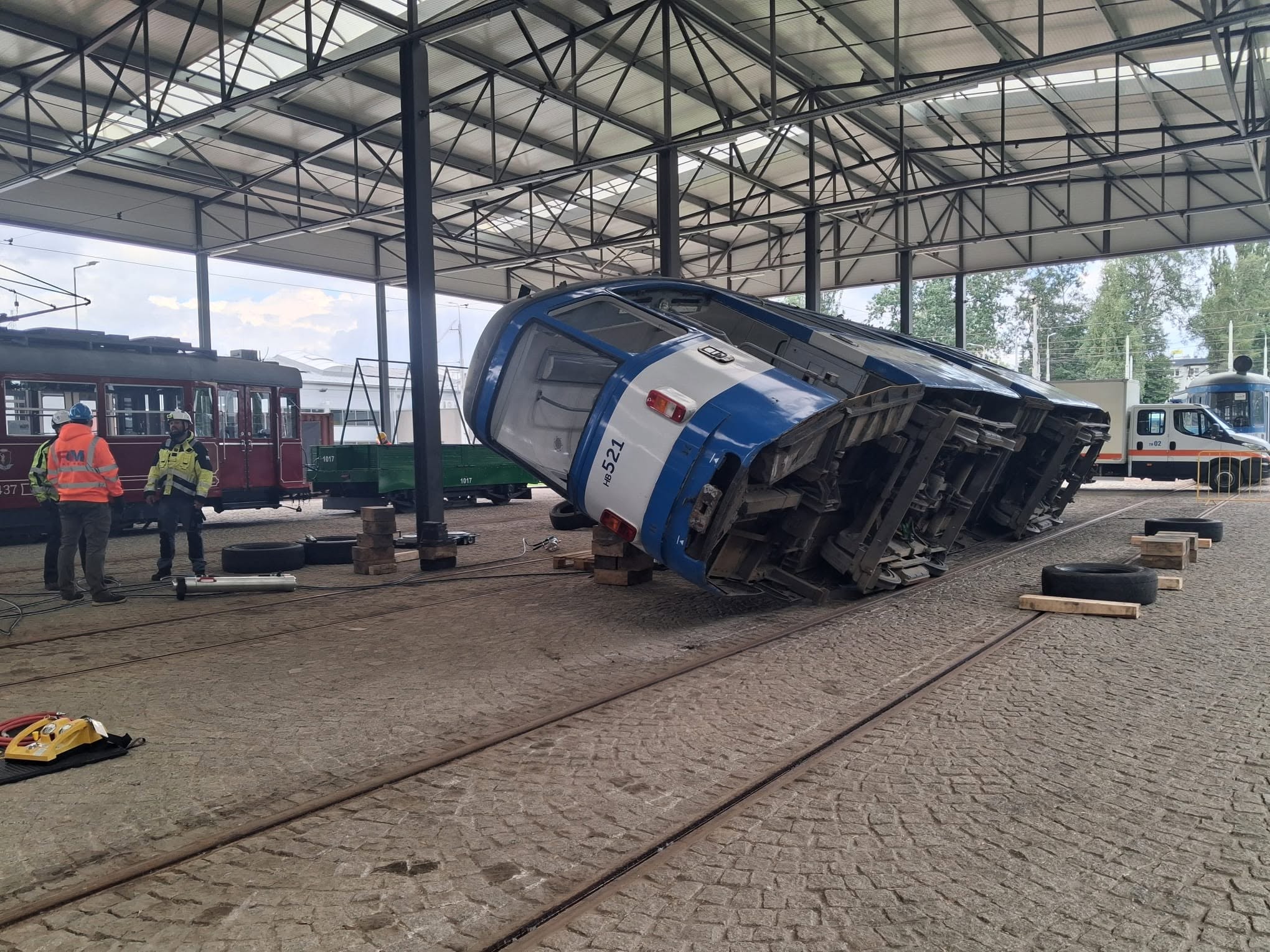 Kraków găzduiește reuniunea națională dedicată întreținerii tramvaielor, cu demonstrații tehnice și prezentarea investițiilor MPK în modernizarea depourilor