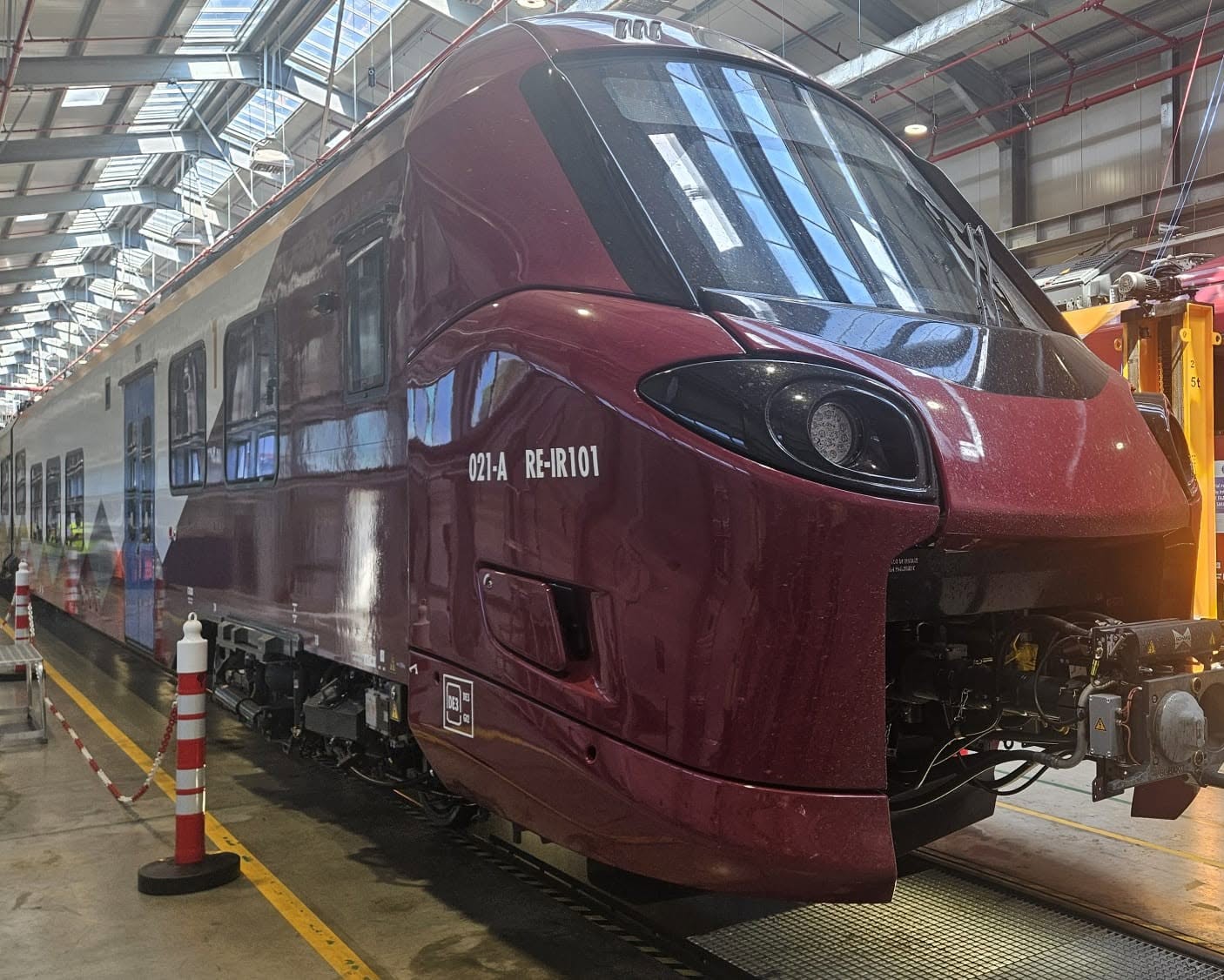ARF recepționează rama electrică RE‑IR TS21 și o predă operatorului InterRegional Călători pentru introducerea în serviciul comercial. Rămâne de introdus în serviciu rama TS22, ultima sosită în România pentru câteva luni