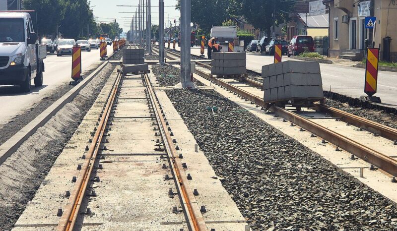 Arad accelerează modernizarea infrastructurii de tramvai pe Calea Radnei pentru a permite exploatarea noilor vehicule în condiții optime