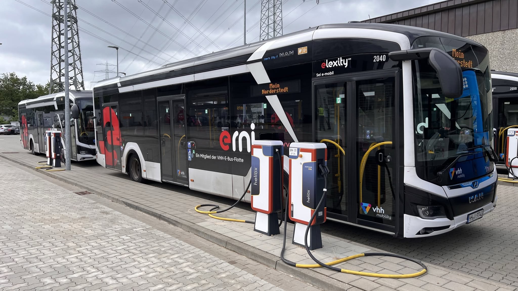 Siemens finalizează infrastructura de încărcare pentru noul depou electric VHH din Norderstedt, un proiect care reduce anual peste 3.000 de tone de CO₂