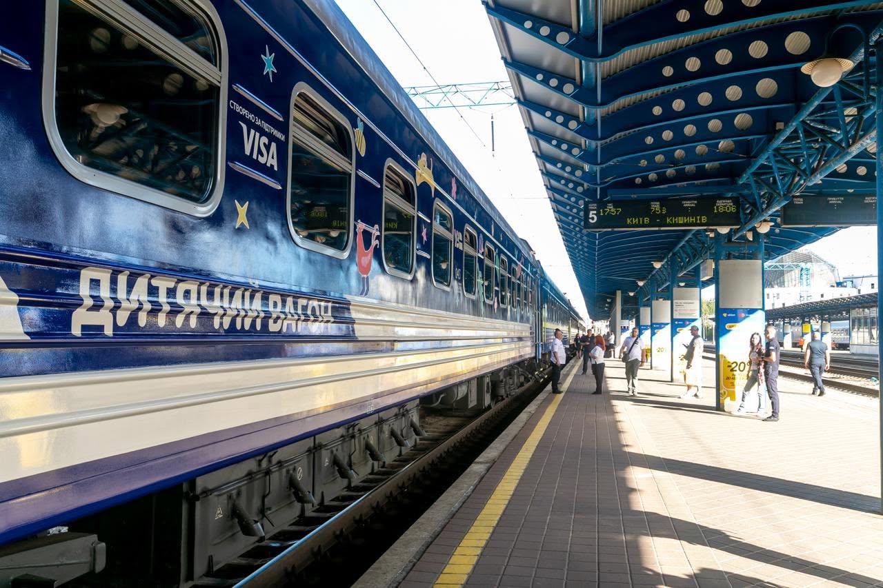Kyiv City Express reia circulația pe inelul complet al capitalei ucrainene după finalizarea lucrărilor de reparații la podul dintre stațiile Pociaina și Raiduijnîi