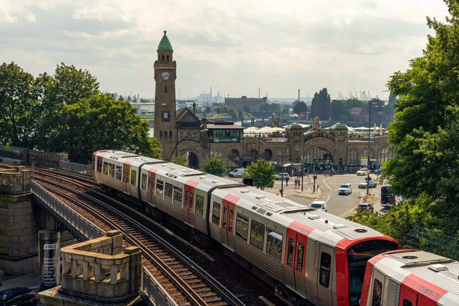 HOCHBAHN explică de ce temperaturile din U‑Bahn și autobuze variază vara și cum funcționează sistemele de climatizare în condiții urbane dificile