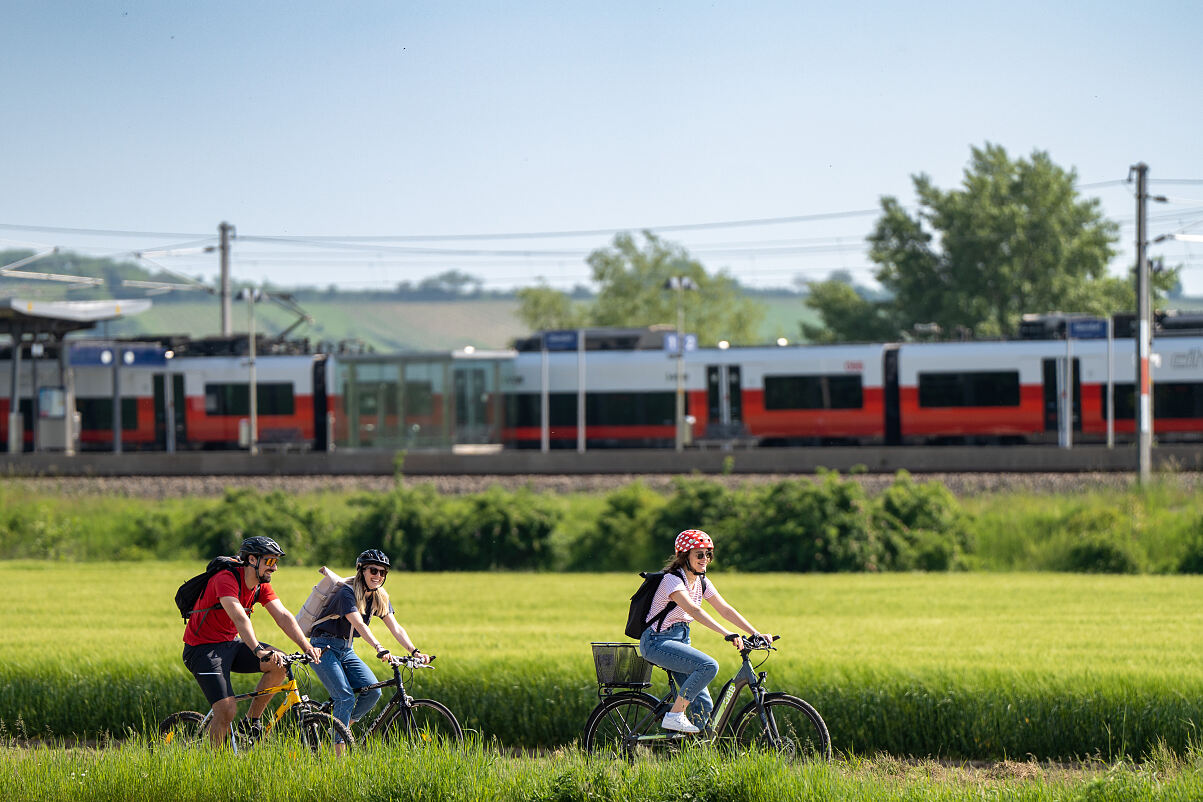 ÖBB și „Österreich radelt” lansează provocarea de un milion de kilometri pentru crearea unei noi zone verzi la gara Kühnsdorf‑Klopeinersee