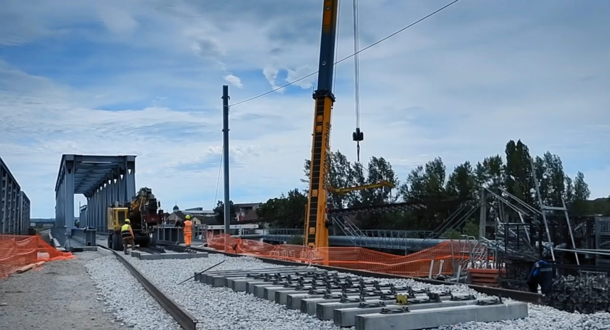 Salcef - Modernizarea căii ferate Cluj–Oradea–Episcopia Bihor avansează: 7,2 km de linie reînnoită și echipamente speciale instalate între Oșorhei, Oradea Est și Oradea