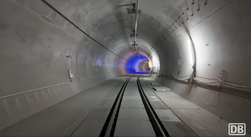 Stuttgart 21 aduce îmbunătățiri treptate pentru călători, odată cu redeschiderea Bonatzbau și etapele de punere în funcțiune până în 2033
