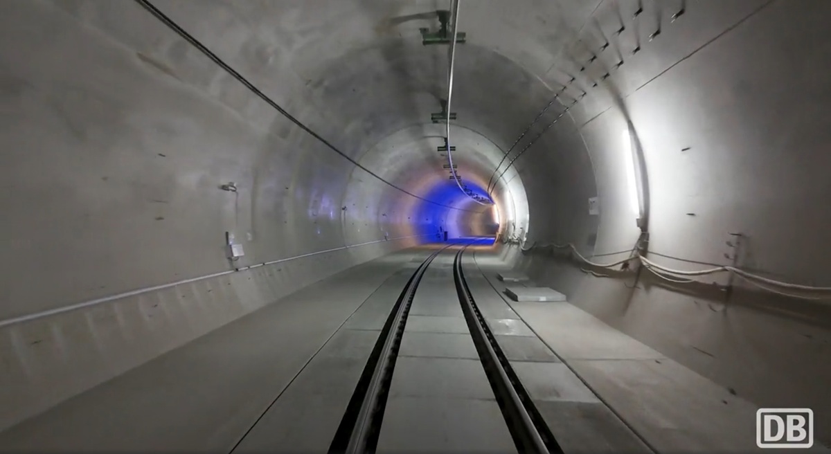 Stuttgart 21 aduce îmbunătățiri treptate pentru călători, odată cu redeschiderea Bonatzbau și etapele de punere în funcțiune până în 2033