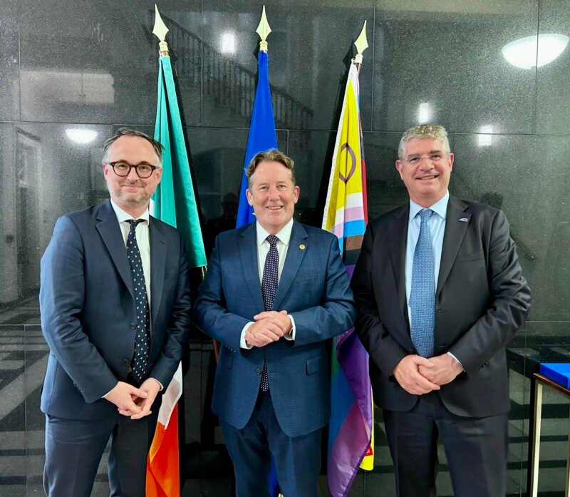 Irlanda și Banca Europeană de Investiții lansează un parteneriat strategic pentru accelerarea rețelei naționale de stații de încărcare pentru vehicule electrice