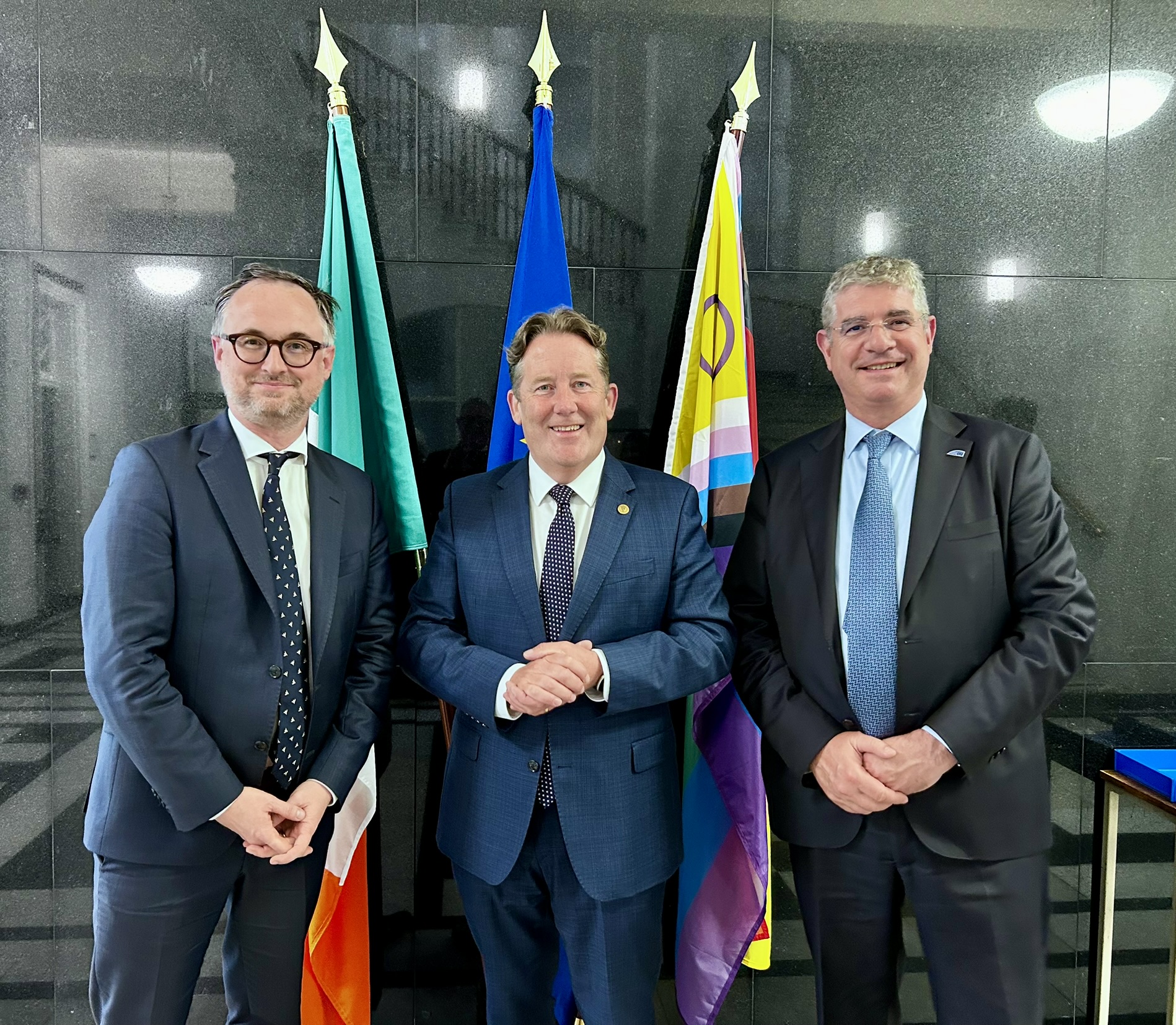Irlanda și Banca Europeană de Investiții lansează un parteneriat strategic pentru accelerarea rețelei naționale de stații de încărcare pentru vehicule electrice