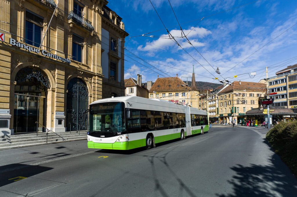 Rețeaua de troleibuze din Neuchâtel revine în forță, cu tehnologie SÉCHERON pentru eficiență și sustenabilitate