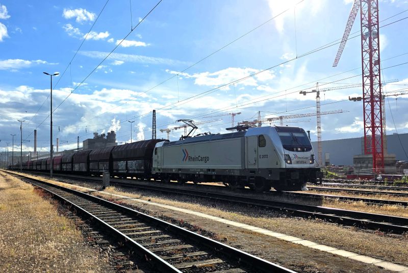 RheinCargo și DB Cargo asigură un nou lanț logistic pentru aprovizionarea combinatului siderurgic Dillinger Hütte, cu un flux de 10.000 tone de minereu pe săptămână