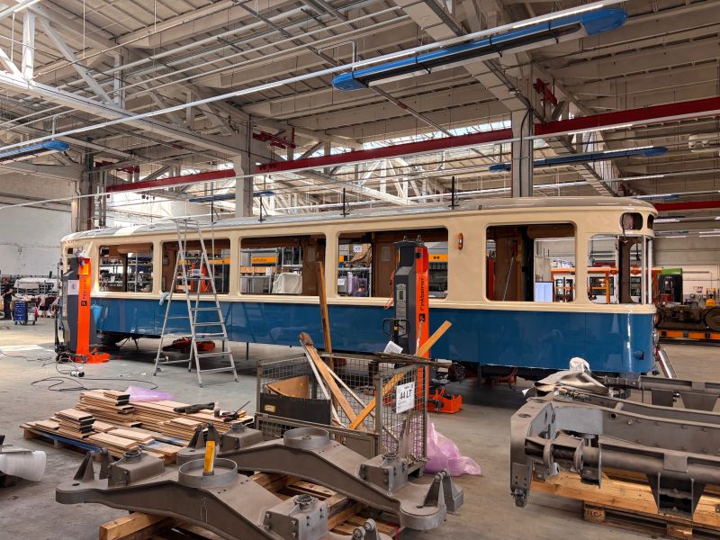 SWM finalizează etapa de lacuire pentru tramvaiele istorice M-Wagen restaurate la IFTEC Leipzig