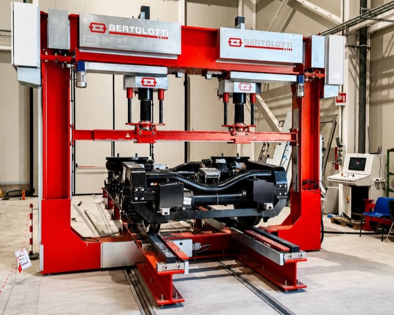 Bertolotti Rail pune în funcțiune noua presă electromechanicală pentru testarea boghiurilor feroviare, dezvoltată la Pontassieve