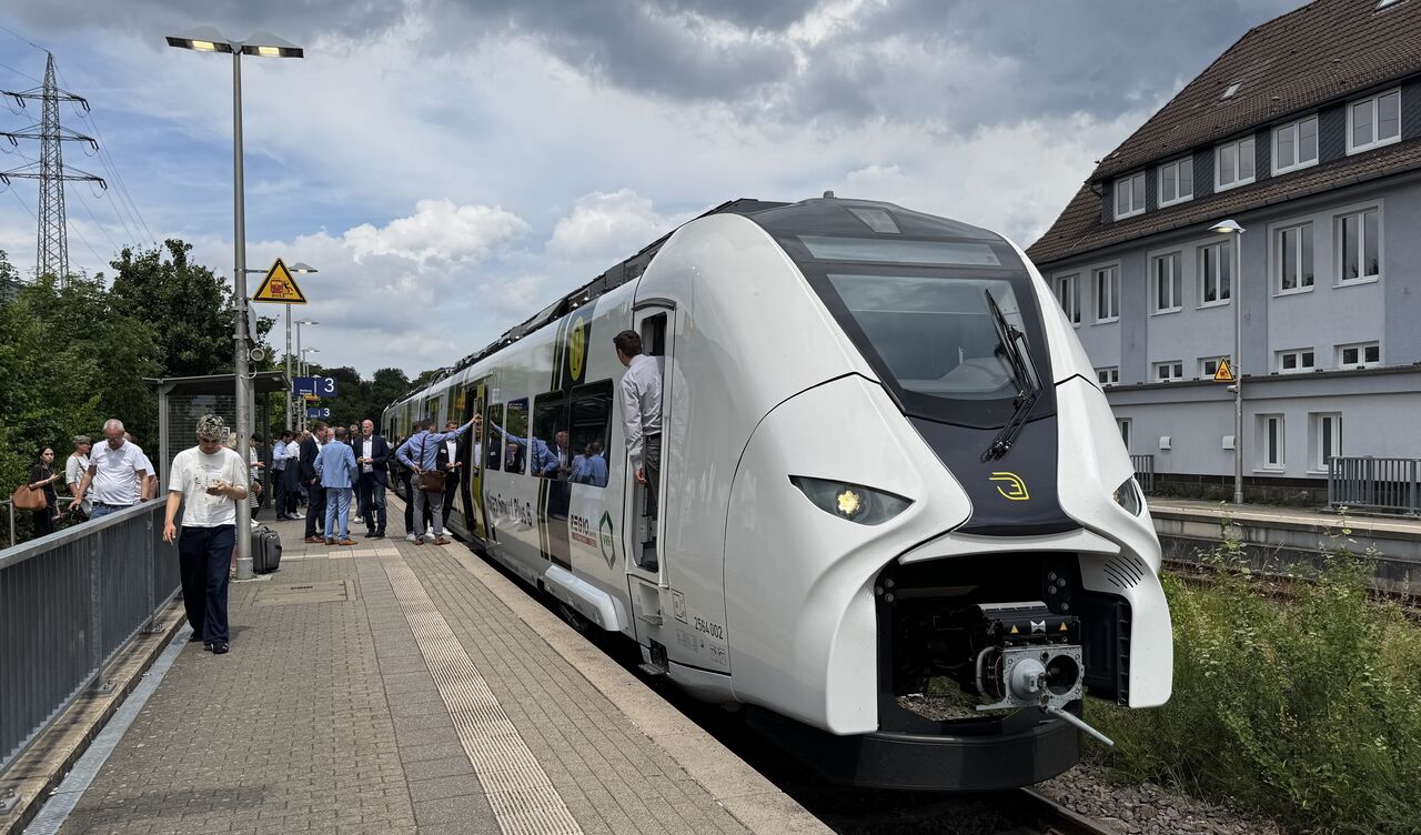 RE 47 redevine operațional și devine prima linie de tren regional expres cu tracțiune baterie-electrică din NRW