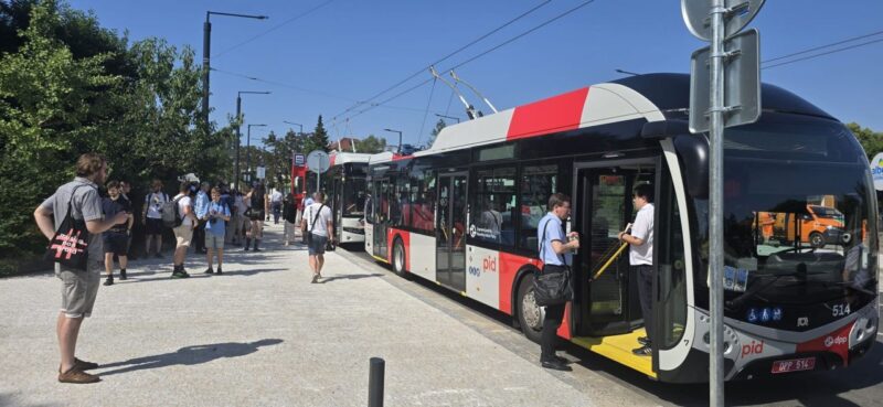 Troleibuzele revin pe traseele din Praga: a început exploatarea de probă pe noile linii 51 și 53, cu infrastructură modernă livrată de Elektroline