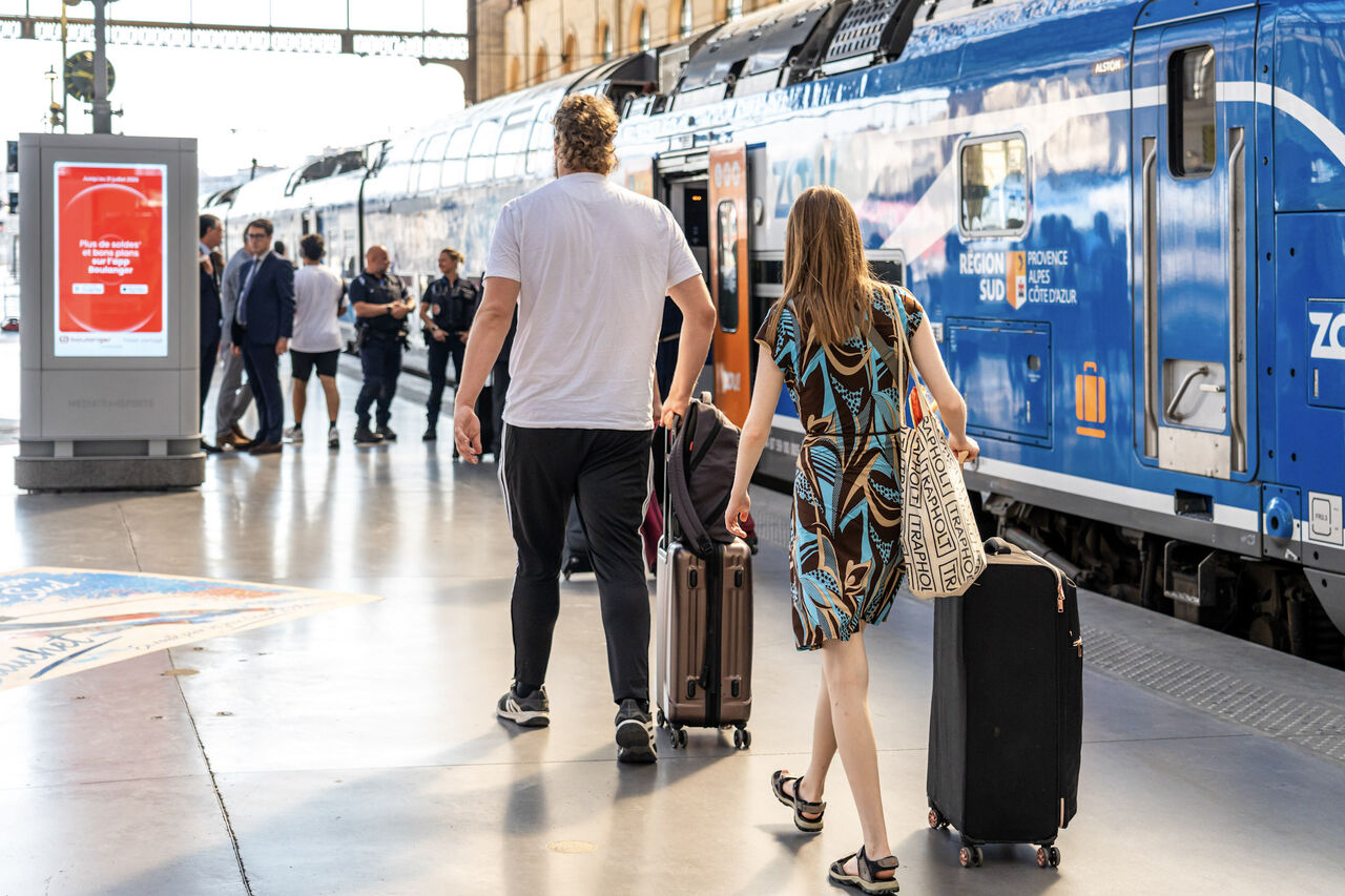 Serviciul feroviar regional Marsilia–Toulon–Nisa marchează primul an de operare cu rezultate record și creștere accelerată a numărului de pasageri