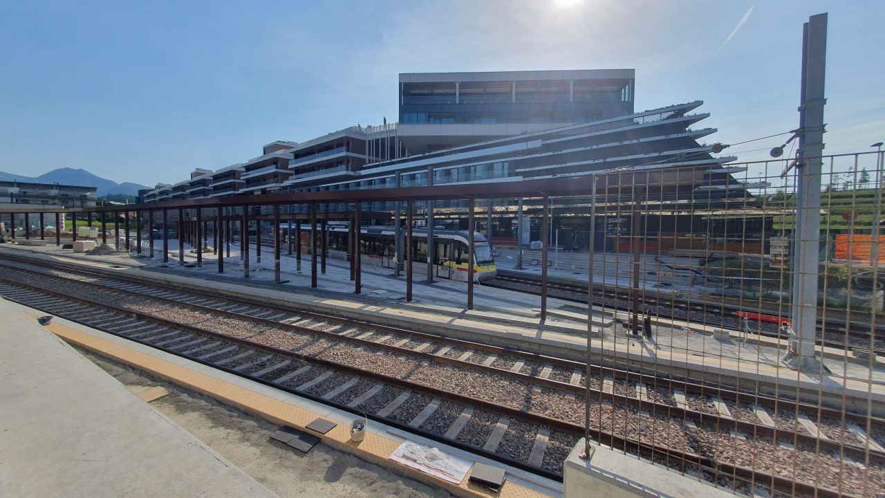 Finalizarea lucrărilor la noua linie tramvai T2 Bergamo–Villa d’Almè respectă integral calendarul PNRR și deschide drumul către inaugurarea din toamna 2026